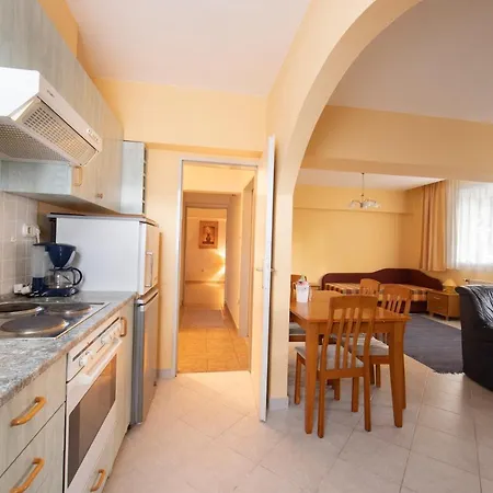 Partkozeli Apartman Apartment